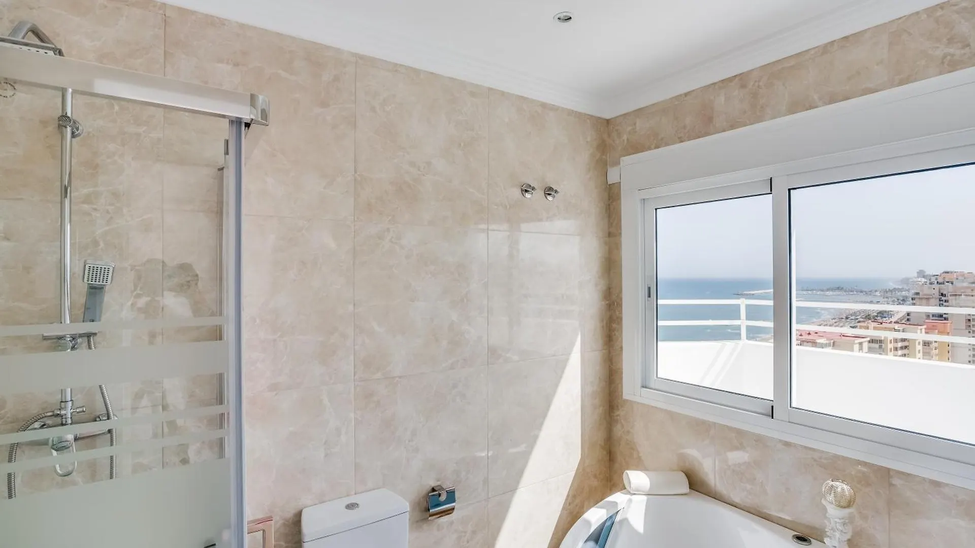 Impresionante Atico, Primera Liinea Playa, Vistas Al Mar, Piscina Comunitaria Фуэнхирола Апартаменты