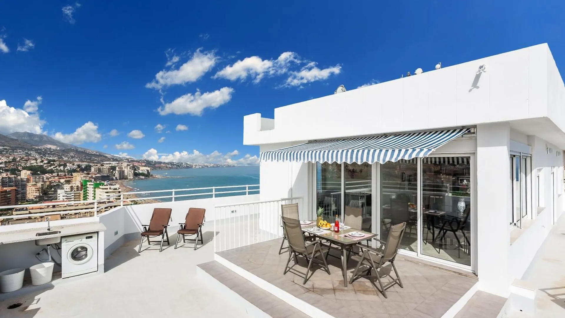 Impresionante Atico, Primera Liinea Playa, Vistas Al Mar, Piscina Comunitaria Fuengirola Spain