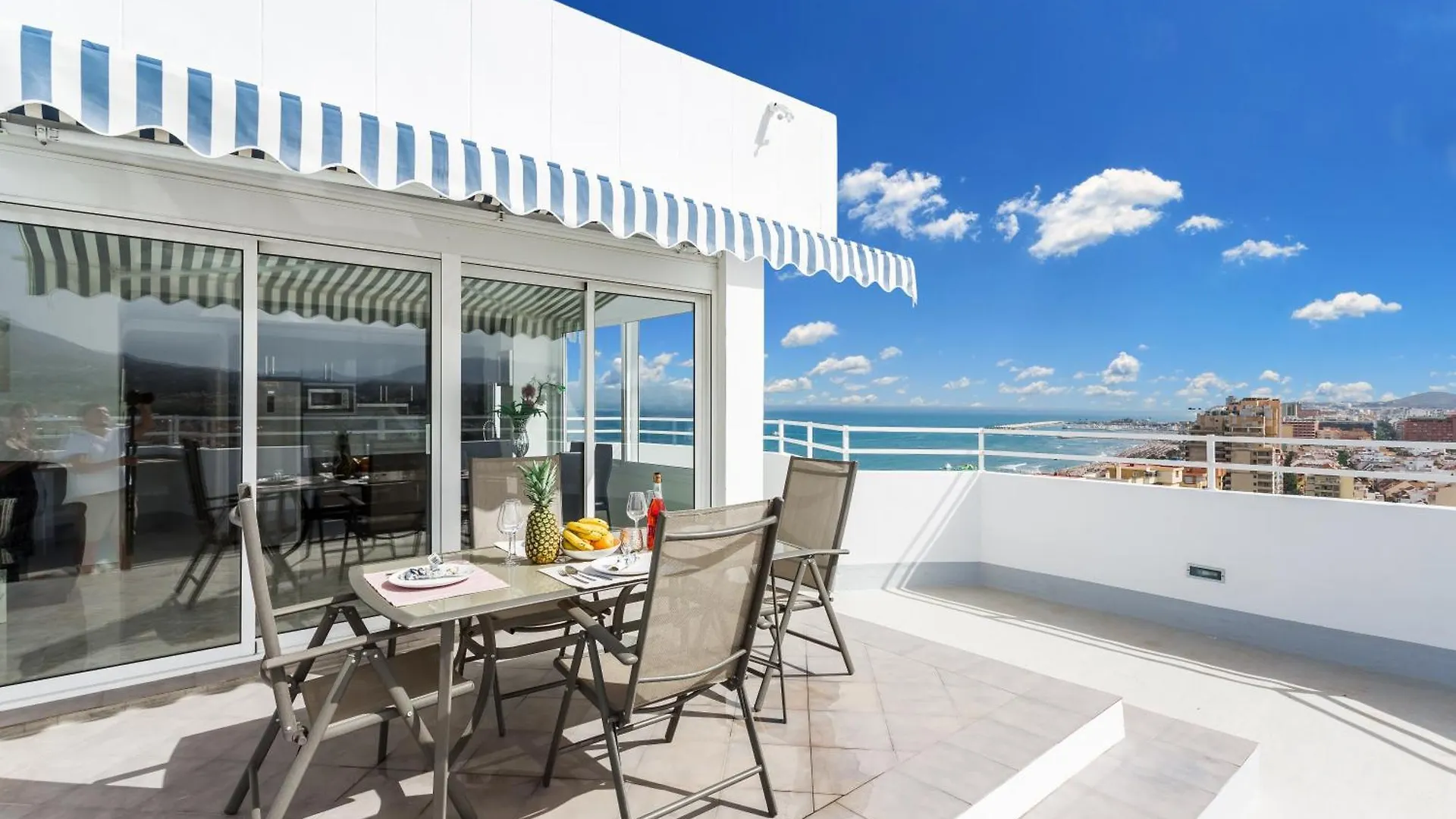 Impresionante Atico, Primera Liinea Playa, Vistas Al Mar, Piscina Comunitaria Fuengirola 0*,  Spain