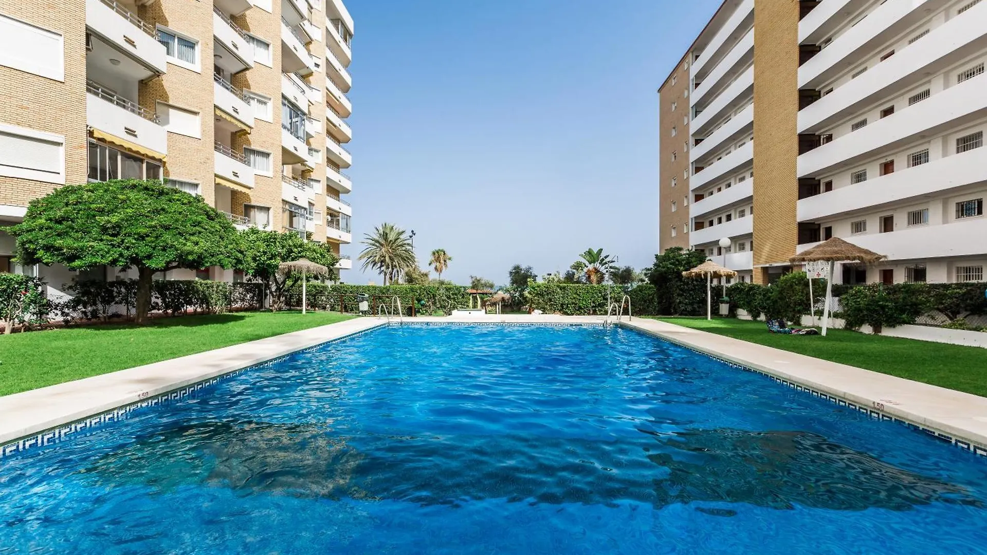Impresionante Atico, Primera Liinea Playa, Vistas Al Mar, Piscina Comunitaria Fuengirola